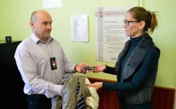 A LOPOTT KABÁTBAN MENT VISSZA A HELYSZÍNRE
