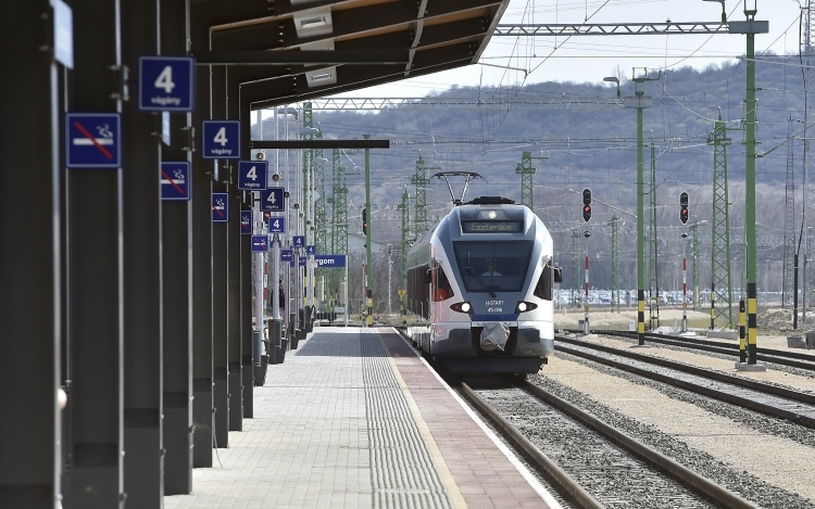 Életbe lépett a MÁV-Start és a Volánbusz új menetrendje