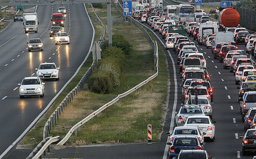 Erős forgalom várható az utakon az ünnepek alatt