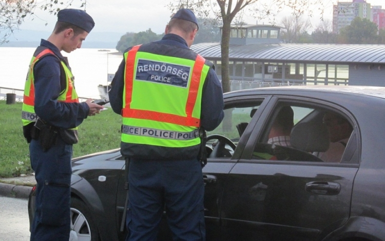 Újabb razzia az utakon - az ittas és drogos vezetőkre állnak rá a rendőrök